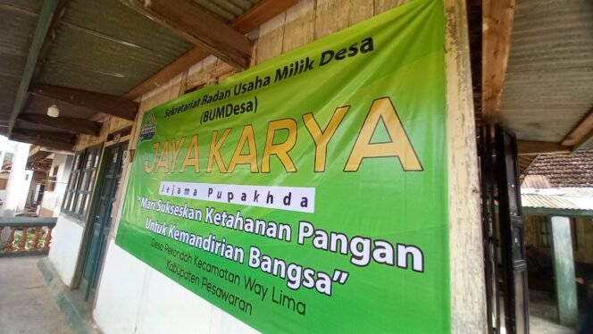 
					BUMDes Jaya Karya Pekondoh Jalin Kemitraan Strategis dengan Petani Padi Lewat Skema Plasma Inti