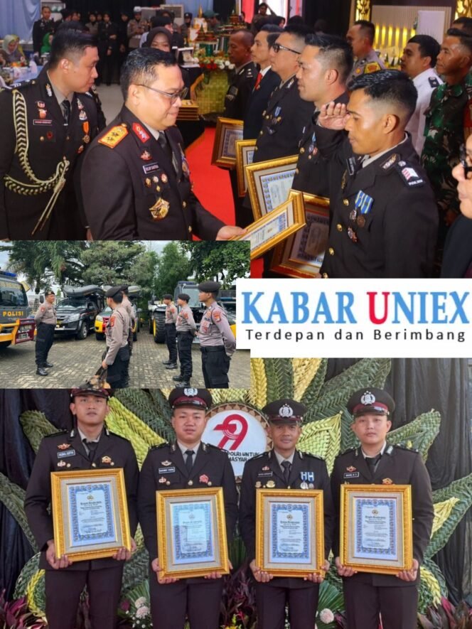 
					Kapolda Lampung Berikan Penghargaan kepada 4 Personel Unit Pol Satwa yang Ungkap Kasus Curanmor dan Narkoba