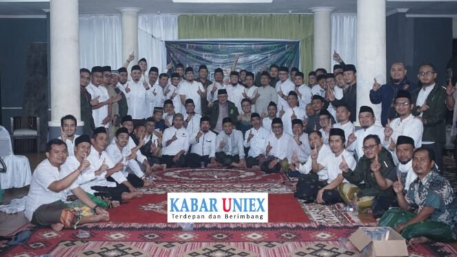 
					Ngariung Nasional 2025: Reuni Nasional Alumni Gontor 2003 Hangatkan Kebersamaan di Pantai