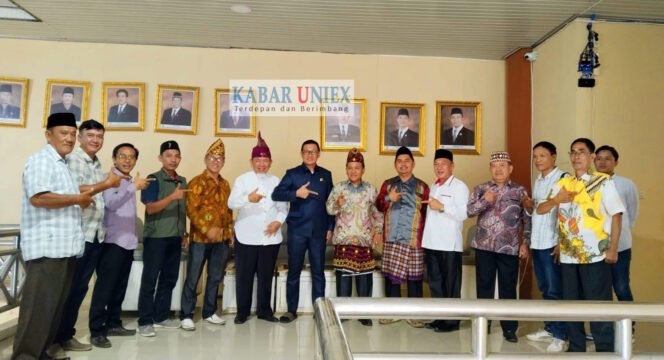 
					Presidium DOB Cukuh Bandakh Lima Serahkan Dokumen Usulan Pemekaran ke DPRD Tanggamus