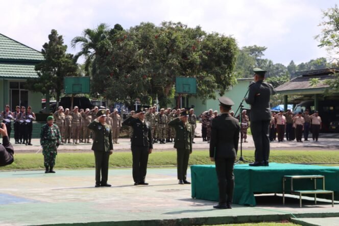 
					DANDIM 0424/TANGGAMUS BACA AMANAT PANGLIMA TNI PADA UPACARA PERINGATAN HUT TNI KE-80 DI MAKODIM 0424/TANGGAMUS